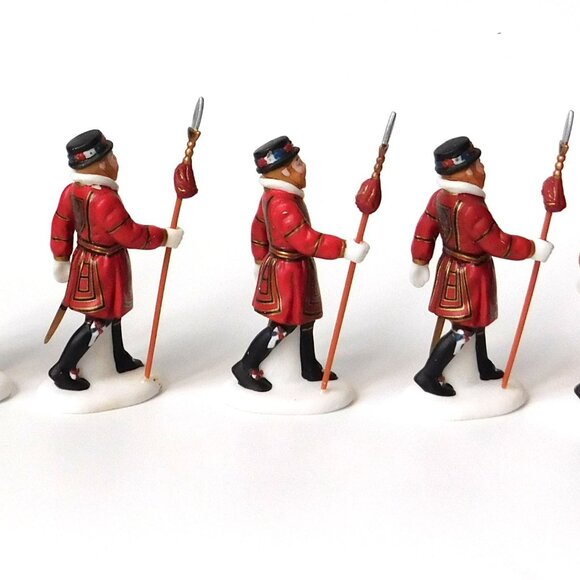 Department 56 Accessory “Yeoman of the Guard” #58397 in box - Picture 7 of 10